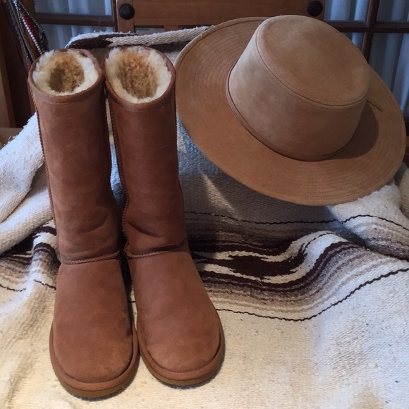 Shoes - REDUCED $$$ ANYTIME SHEARLING BOOTS!!☃️❄️☃️
